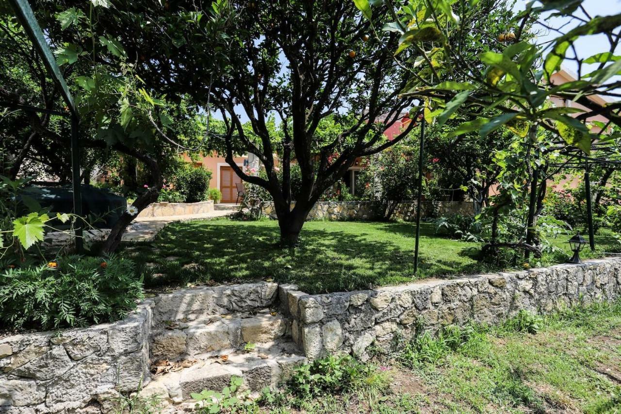 Гостевой дом Garden House Kastellani Kastellanoi  Экстерьер фото